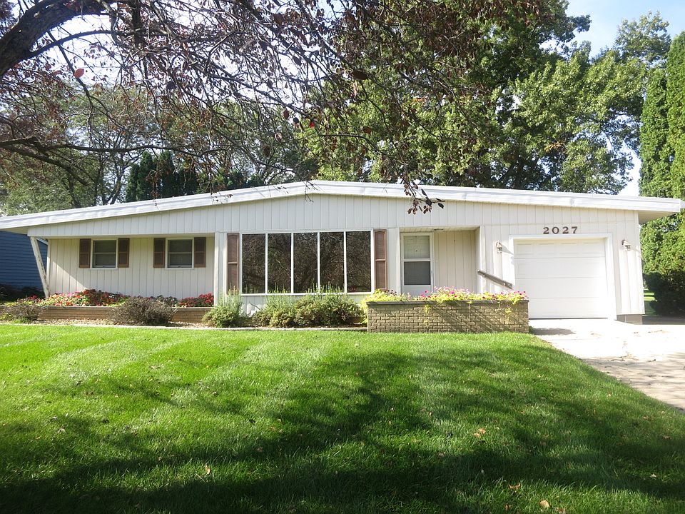 1st image of 2047 Pleasant Dr