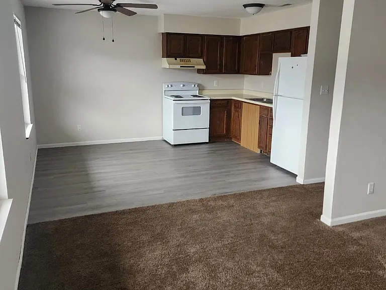 265 Lone Oak Dr — Photo 3
