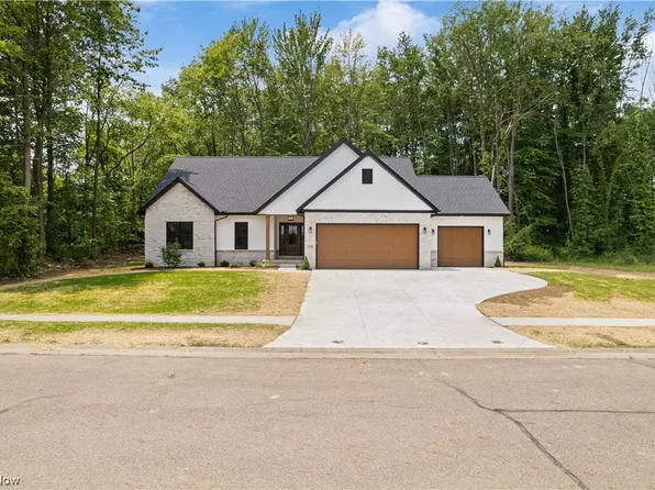 536 Lakewood Dr E, Canal Fulton, OH 44614
