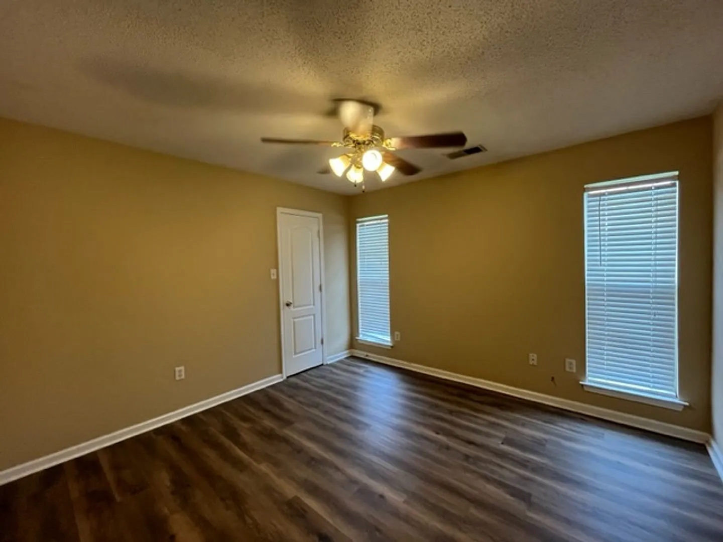 Renovated 2 Bedroom 2 Bath Townhome for Rent! — Photo 4