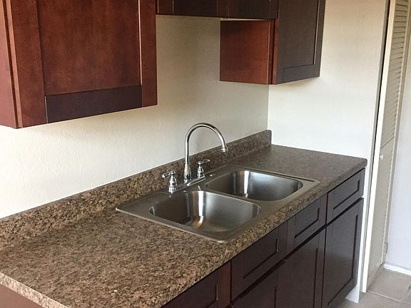 4th image of 561 1/2 22nd St