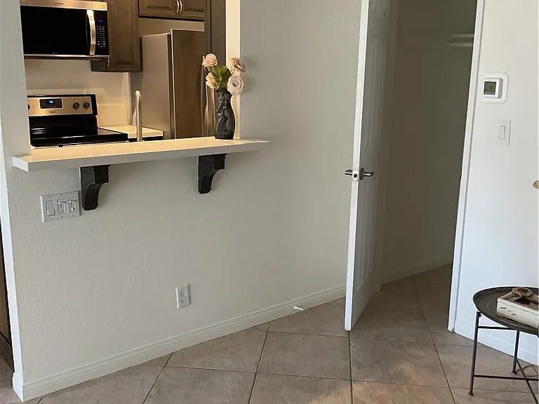 1141 Landsburn Cir — Photo 5