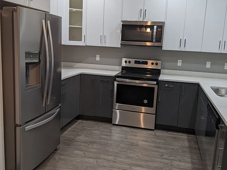 7655 Parkland Dr — Photo 10