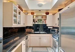 3rd image of 318 W De La Guerra St APT A