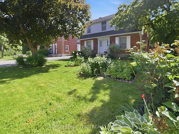 3rd image of 416 Tweedsmuir Ave