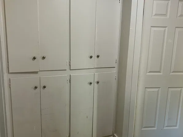 300 Glenn Dr APT B, Folsom, CA 95630