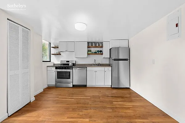 Sold by Sotheby's International Realty | media 14