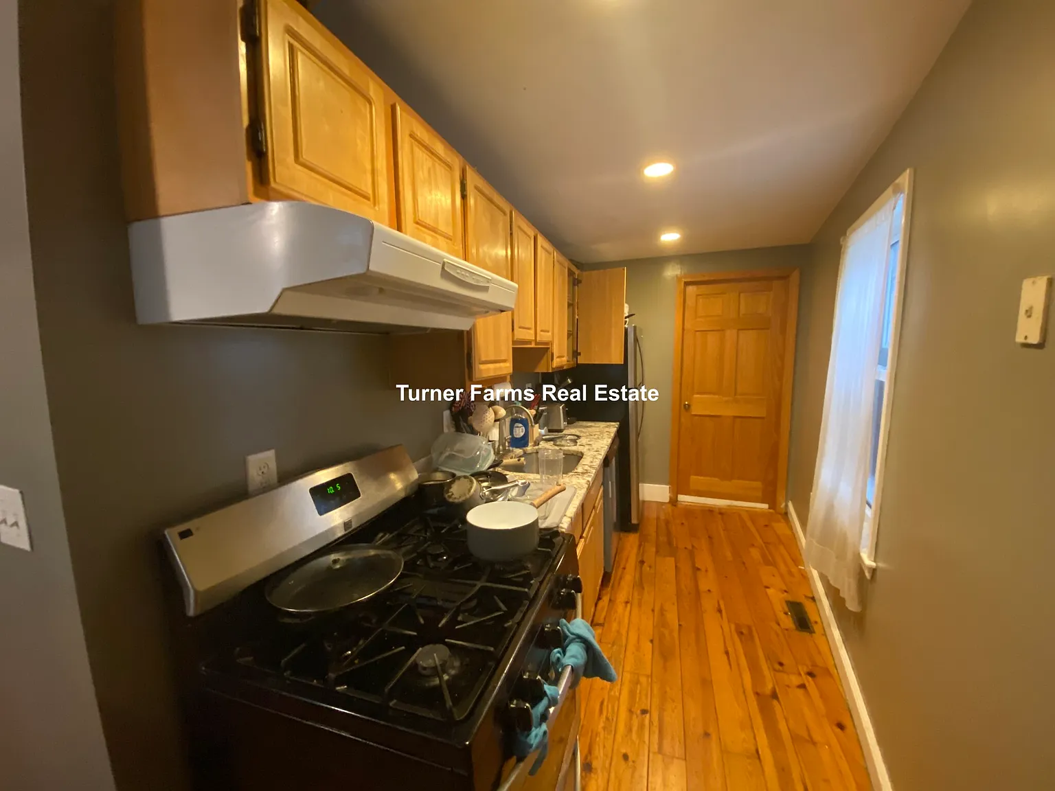 6 bed, 9999 sqft, $8,500 — Photo 3