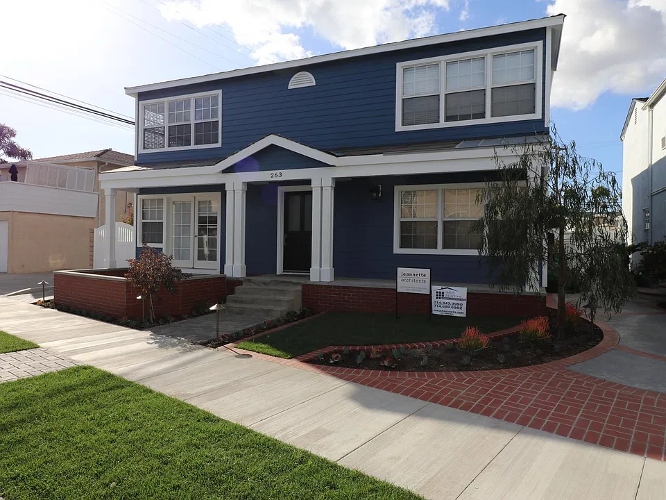 263 Corona Ave #4