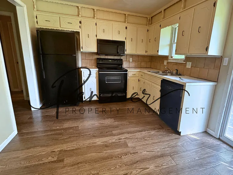 16701 E 28th Pl — Photo 3