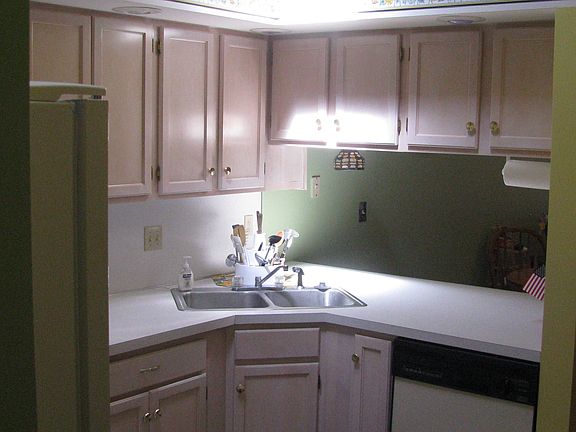 Perfect Kitchen w/ all appliances! 