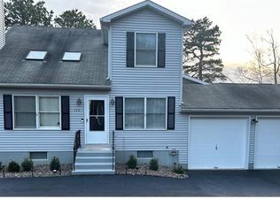 112 Island Dr, Long Pond, PA 18334