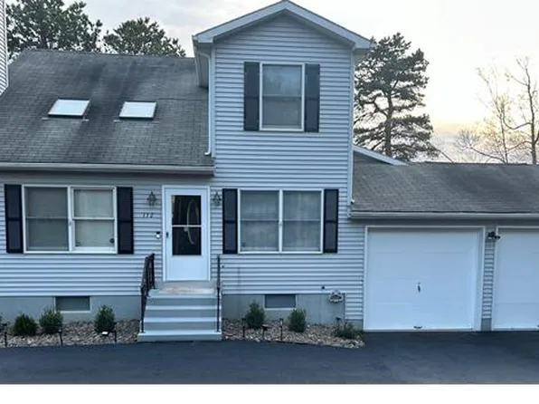 112 Island Dr, Long Pond, PA 18334