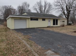 805 Southmoor Pl, Godfrey, IL 62035