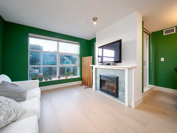 6068 No 3 Rd #1709, Richmond, BC V6Y 2B2