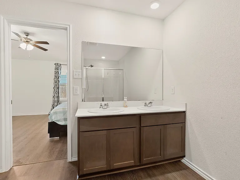 1114 Emerald Gate Dr — Photo 23