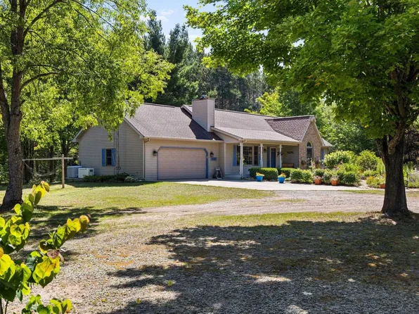 12793 Homestead Rd, Beulah, MI 49617