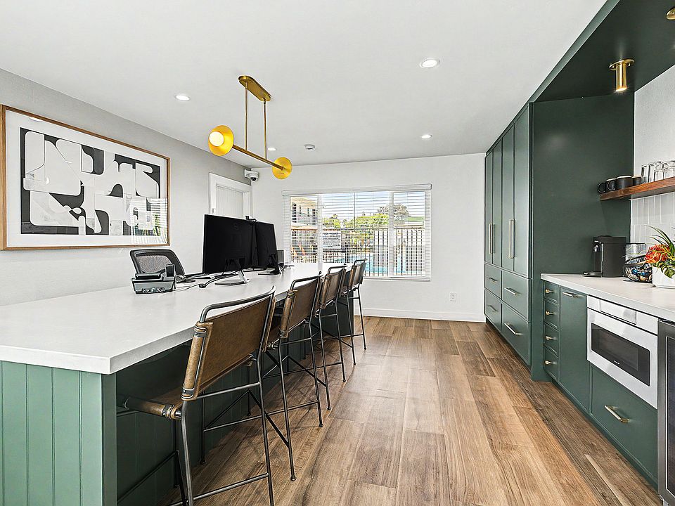 1st image of 240 Quintard St APT 14