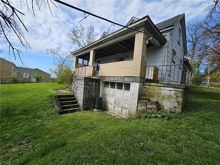 5622 Dellaglen Ave — Photo 4