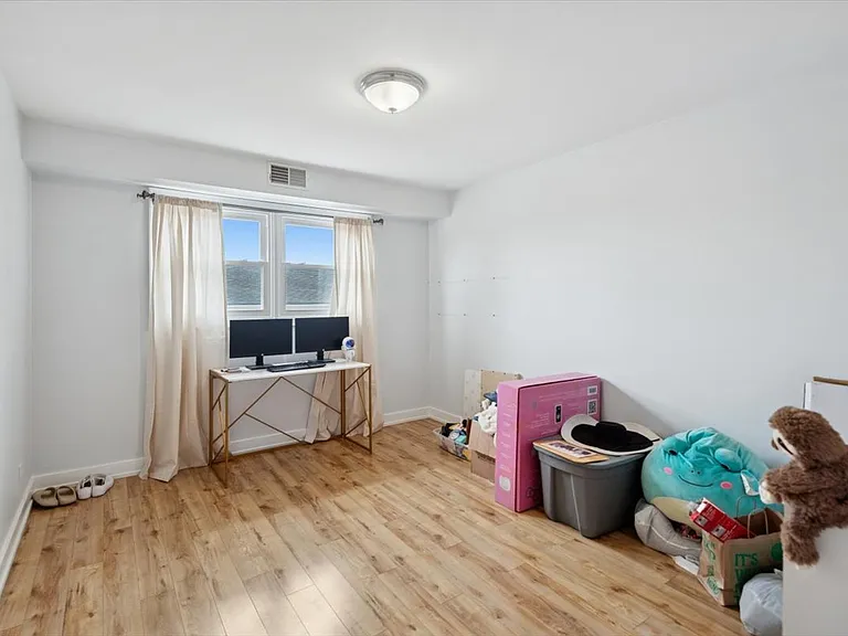 6534 W Montrose Ave #3W — Photo 16