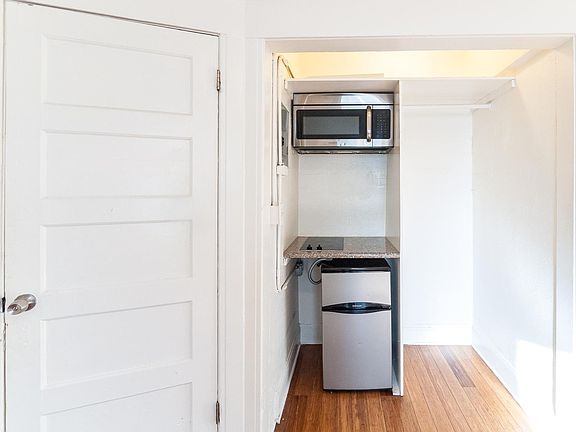 3rd image of 916 Georgia St APT 303