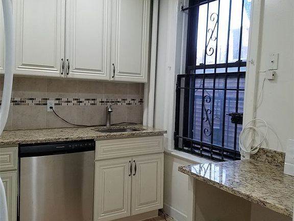 4th image of 76 Romaine Ave APT 3F