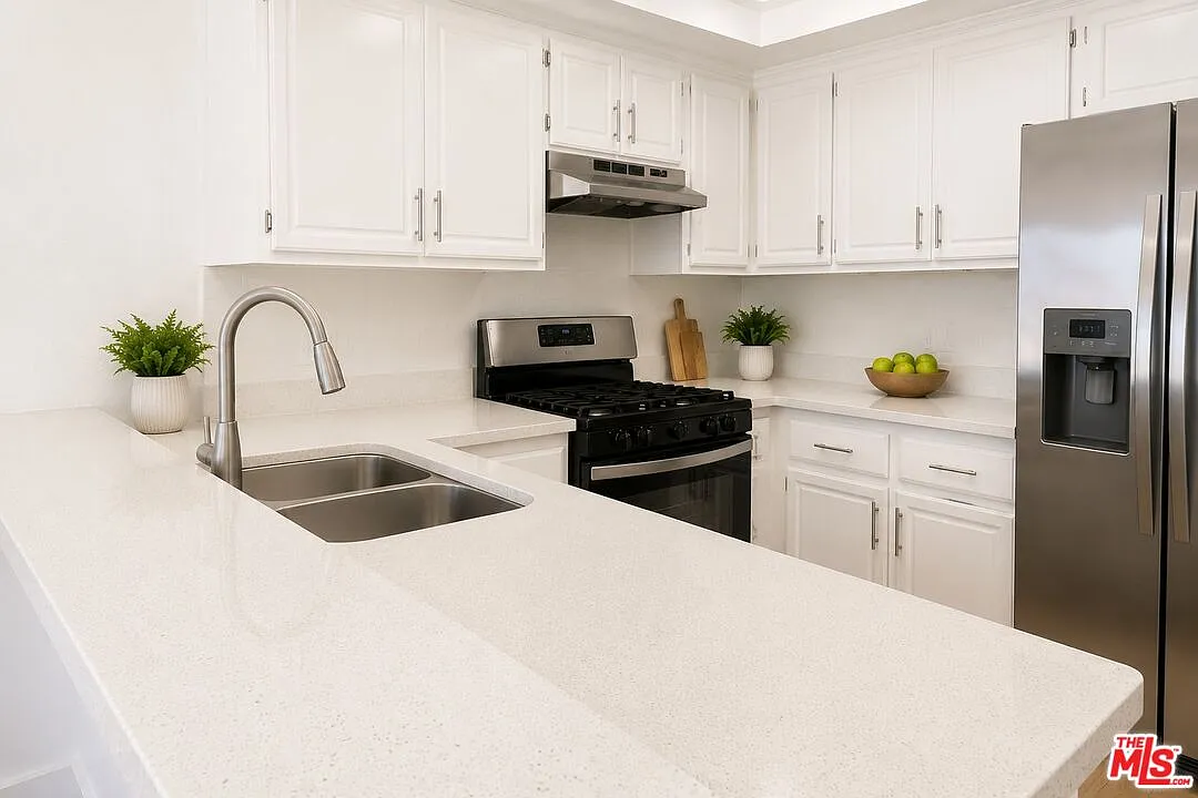 2 bed, 1.0 bath, 868 sqft, $2,395 — Photo 4