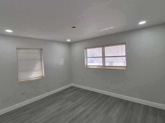 4th image of 1026 N E Street