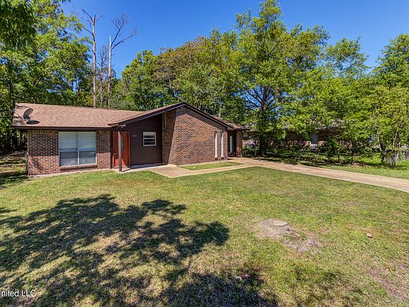 3rd image of 713 Shirley Dr