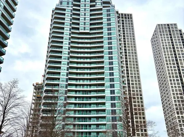 33 Elm Dr W #209, Mississauga, ON L5B 4M2