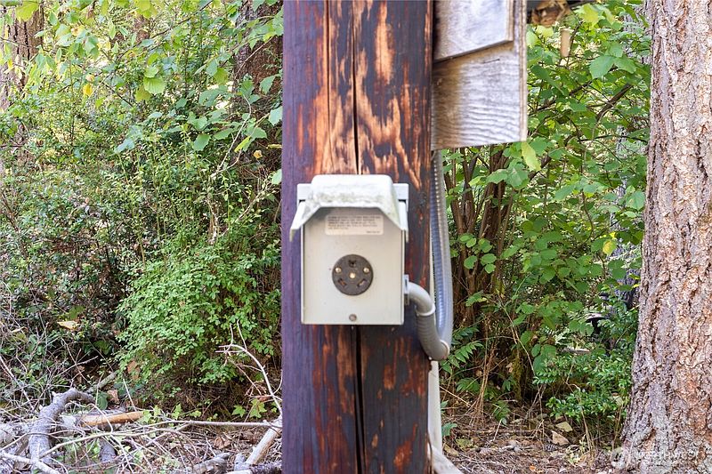 3rd image of 122 E Olde Lyme Road