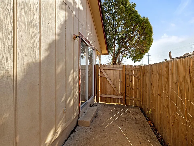 12130 Thompkins Dr #A — Photo 31