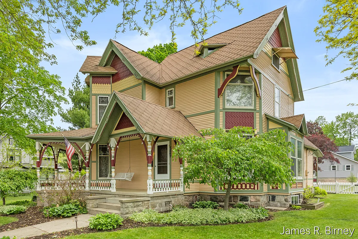 4 bed, 3788 sqft, $3,700 — Photo 1
