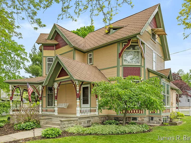 529 Avery St — Photo 1