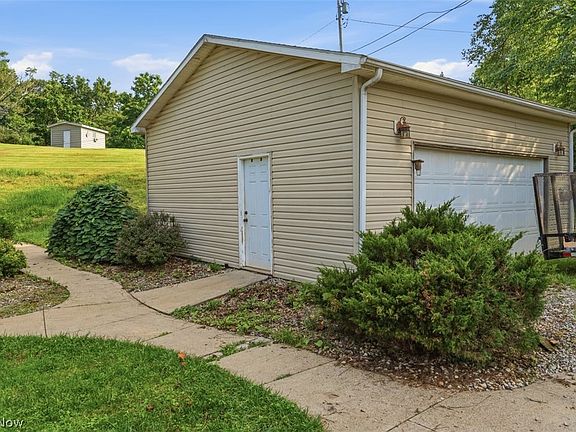 3rd image of 141 Bunner Ln