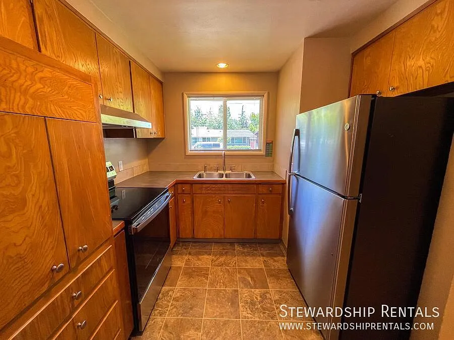 2 Bedroom Duplex in Eugene! — Photo 3