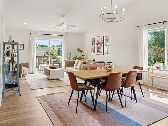 5th image of 1418 N Village Cir