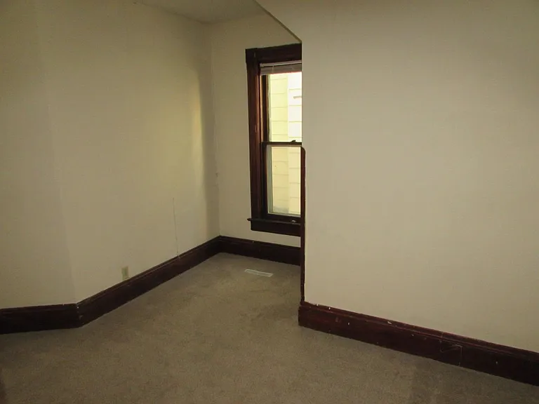 828-830 E Johnson St — Photo 14