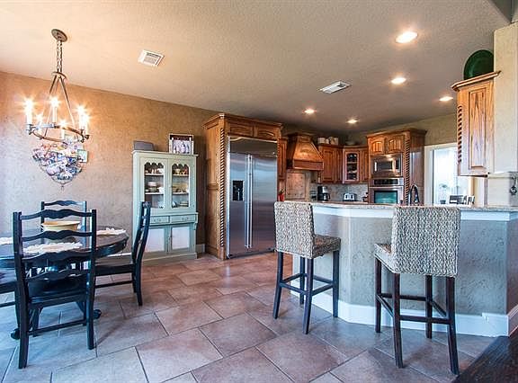 5th image of 8001 Oak Creek Ln