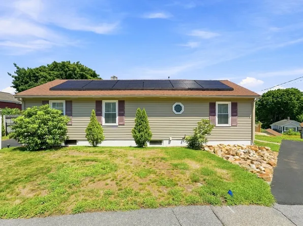 51 Hill St, Hopedale, MA 01747