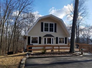 1070 Maple Lake Dr, Bushkill, PA 18324