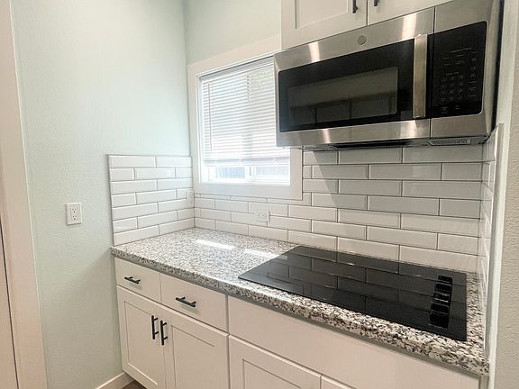 5th image of 2442 Maywood Ave