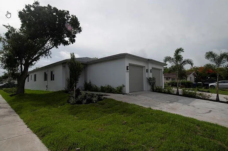 3 bed, 2.0 bath, 1359 sqft, $3,400 — Photo 3