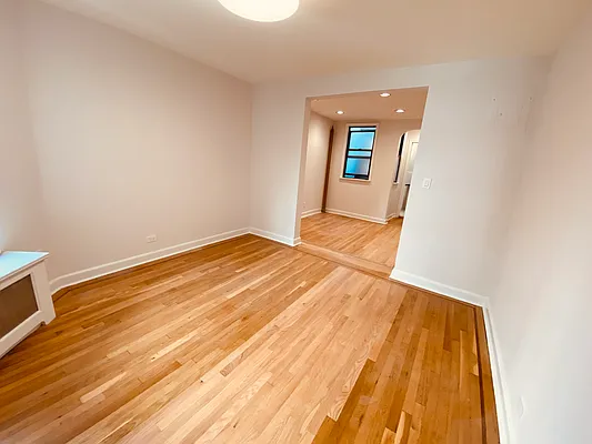 Rented by Metropolis Real Estate of Manhattan | media 14