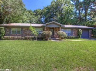 697 Johnson Ave, Fairhope, AL 36532