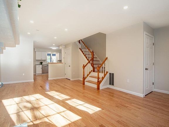 4th image of 21 Gooseneck Ln #118