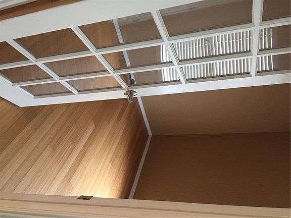 5th image of 918 N Colonial Dr