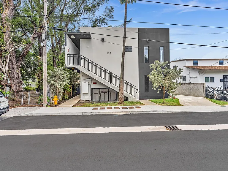 753 NW 30th St — Photo 25