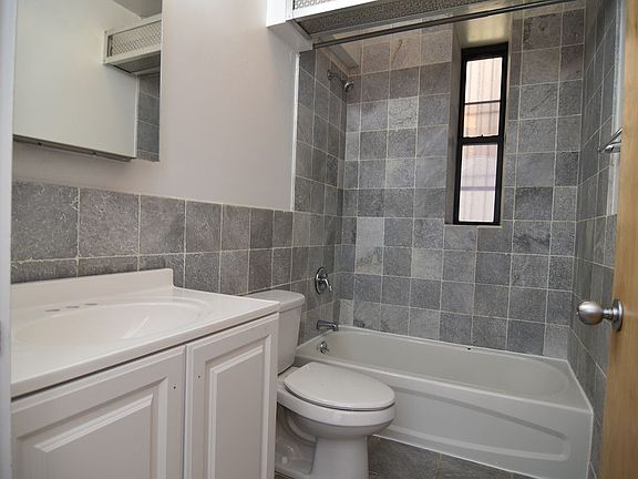 4th image of 76 Pinehurst Ave Bsmt B2