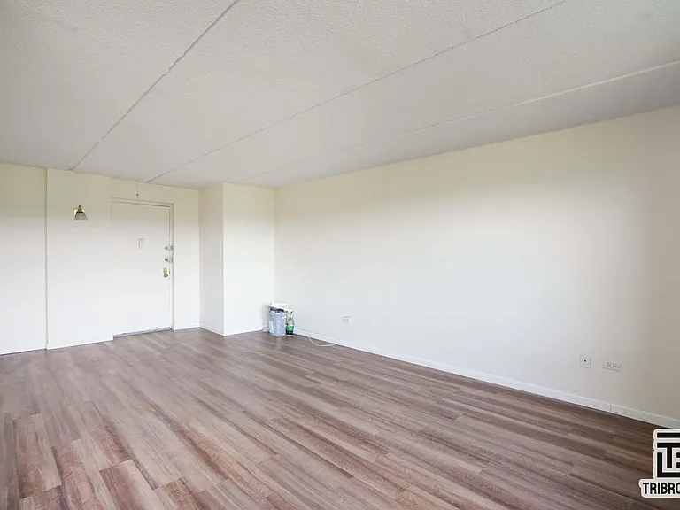 21 Bennett Ave #6D — Photo 3